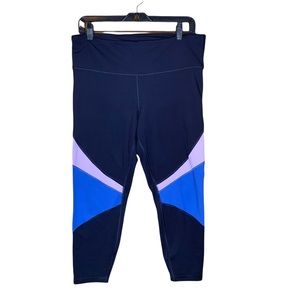 GapFit Navy Blackout Technology Capris, Size Large